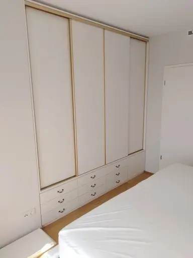 Třetí snímek skříně